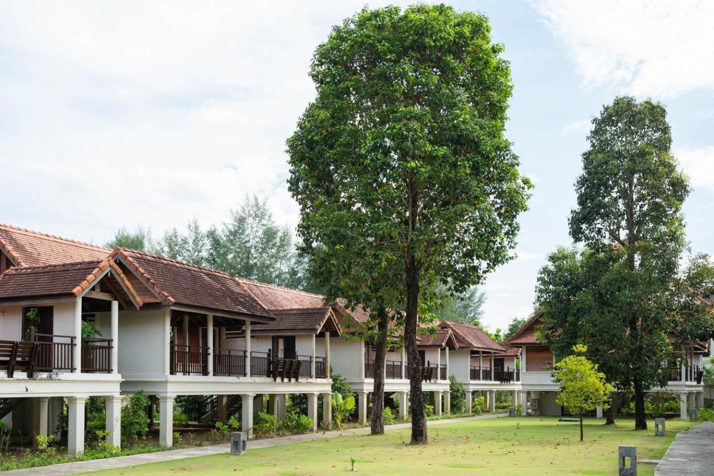 Le Menara Khao Lak Exterior foto